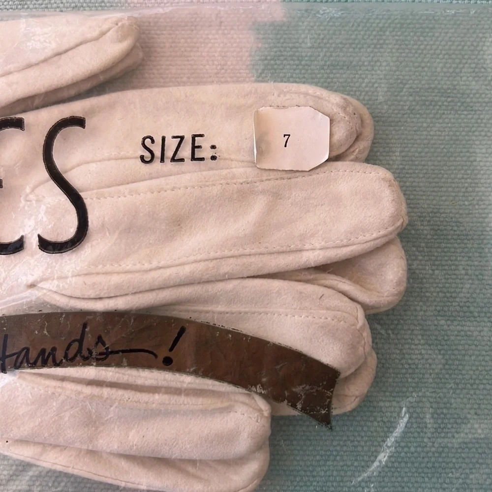 Vintage rubin gloves